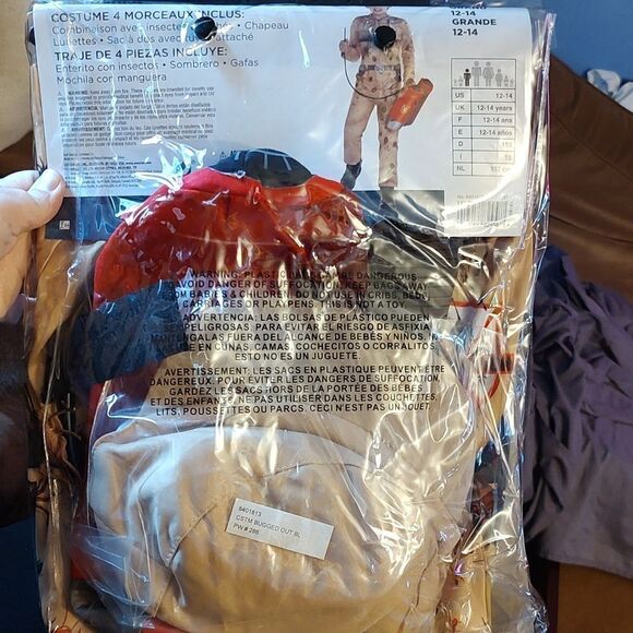 Bugged Out Exterminator Costume - Picture 5 of 5